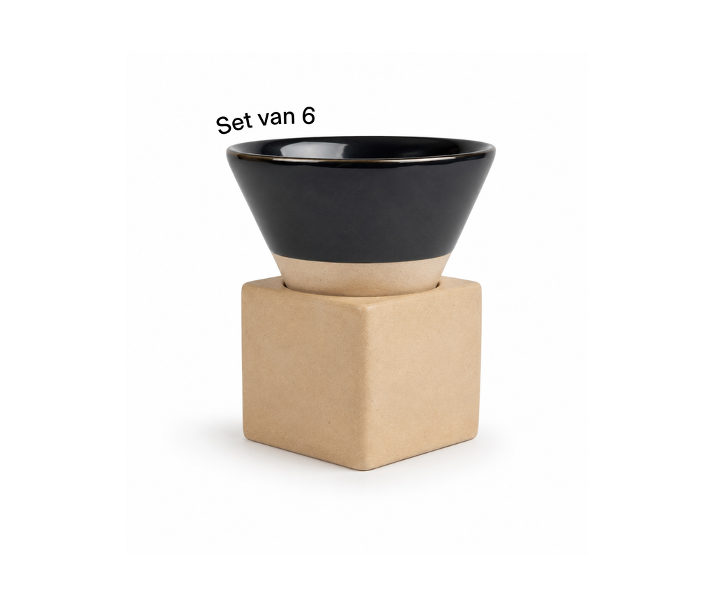 Zwart kegelvormig espressokopje van aardewerk op een vierkant blokje, set van 6